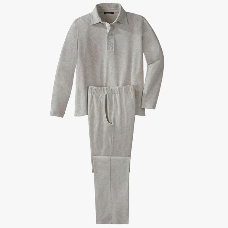 Ensemble de loungewear gris moucheté sur fond blanc