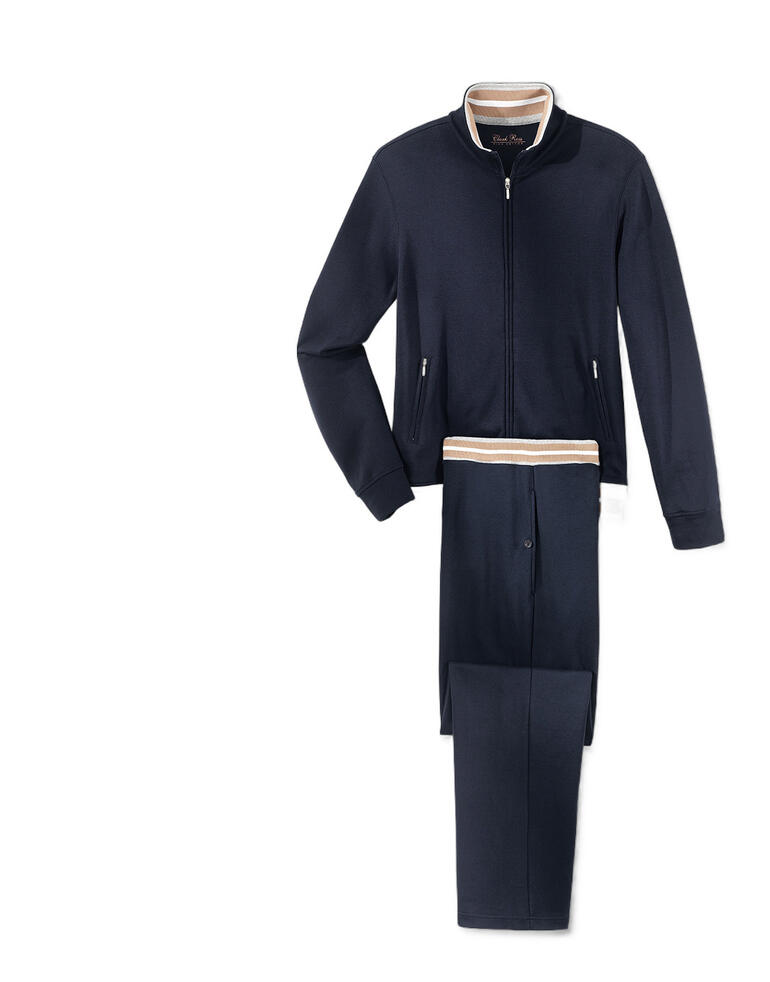 Ensemble de vêtements décontractés pour hommes en marine avec veste et pantalon.