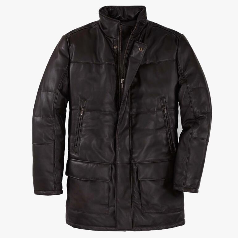 Veste en duvet de nappa de renne noire sur fond blanc.
