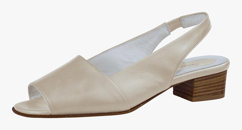 Sandale Mario Arpili beige, vue de côté avec bout ouvert.