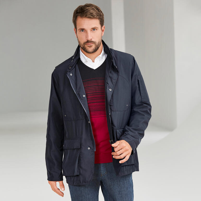 Pull à rayures et dégradé de couleurs Homme en veste de loisirs élégante avec un pull rouge et une chemise.