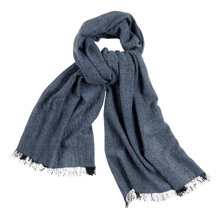 Écharpe en cachemire bleu foncé avec franges.