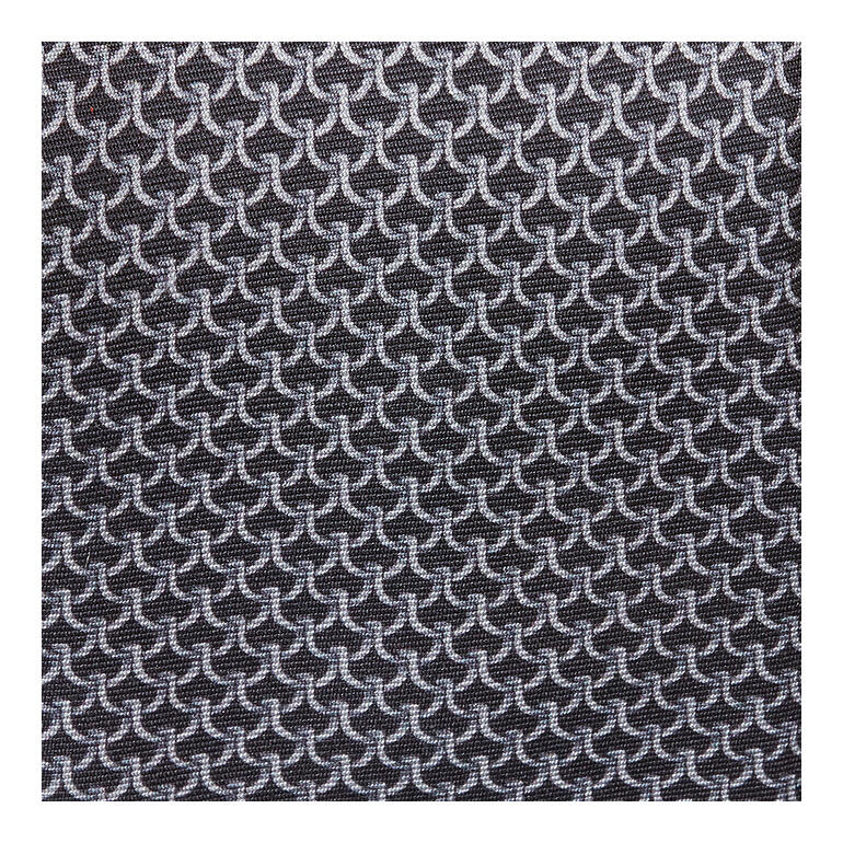 Gris/Noir Cravate en soie Ascot avec motif chaîne en noir et blanc, détails du motif.
