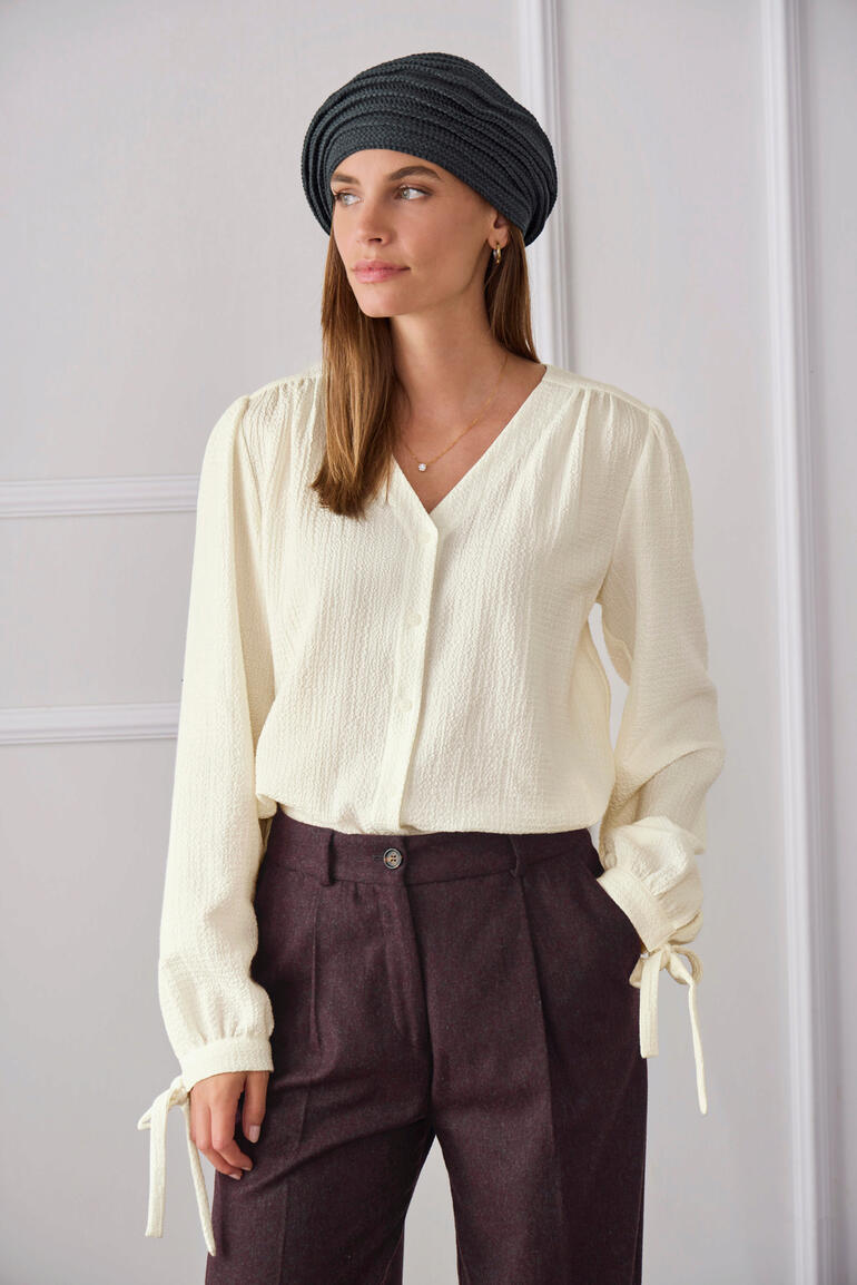 Anthracite Blouse en coton-cachemire avec effet froissé en crème.