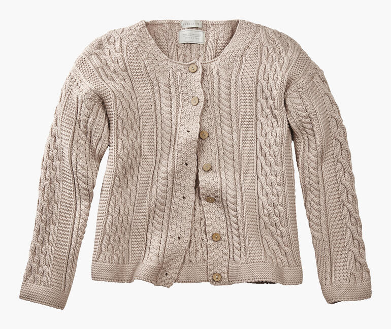 Cardigan pour femme beige avec motif en relief et boutons, posé à plat.