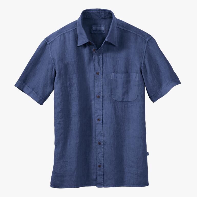 Chemise vintage en lin bleu foncé Dorani, sur fond blanc.