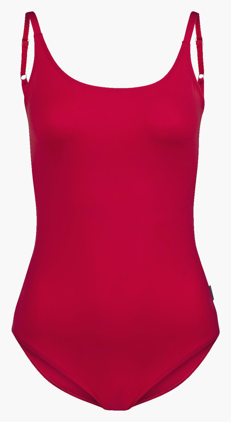 Maillot rouge vu de face avec bretelles larges sur fond blanc.