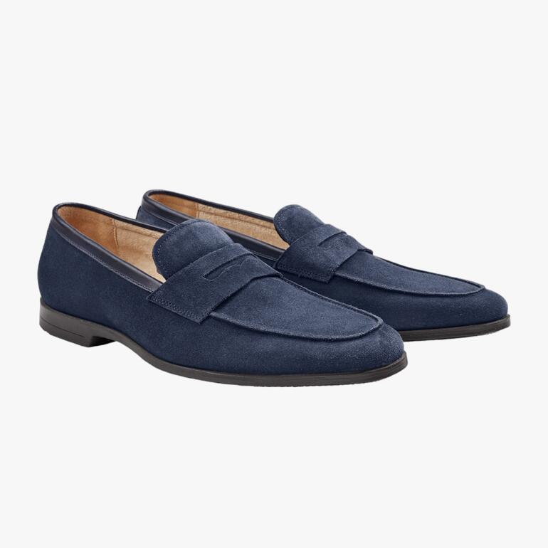 Mocassin bleu élégant pour les occasions formelles.