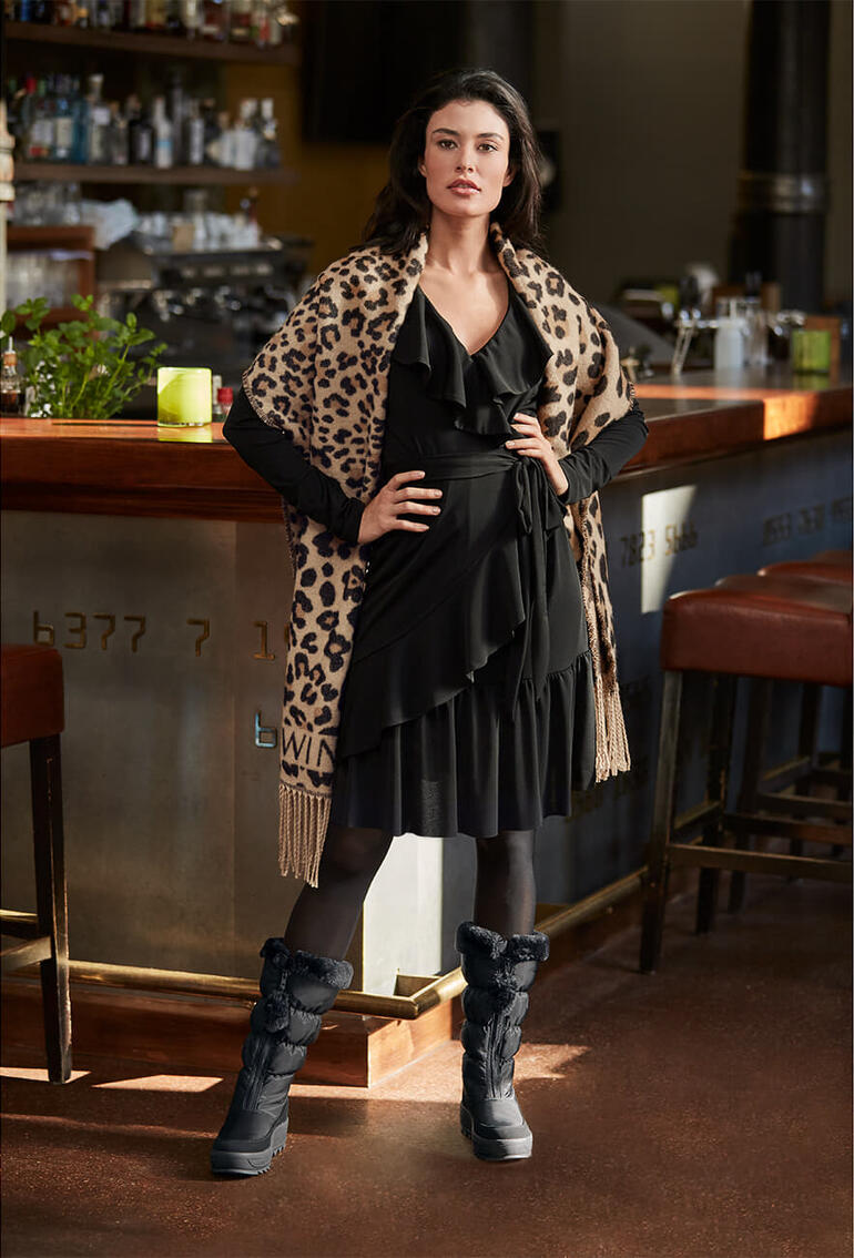 Robe en jersey à volants Liu Jo Femme en robe volant noire avec écharpe à imprimé animal dans un bar