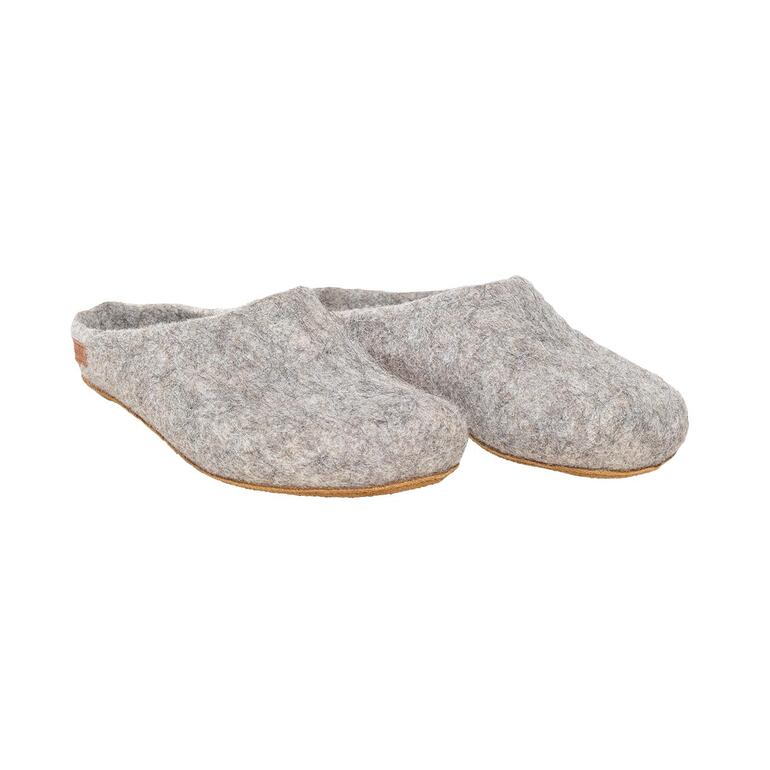 Deux chaussons en alpaga Magicfelt gris côte à côte