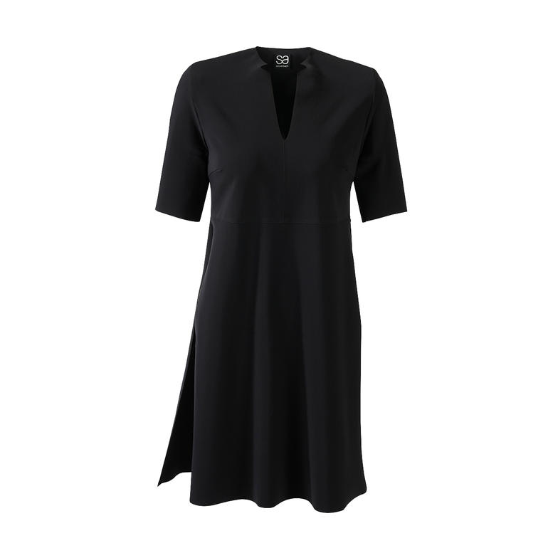 Tunique Tunique noire avec décolleté en V et manches courtes.