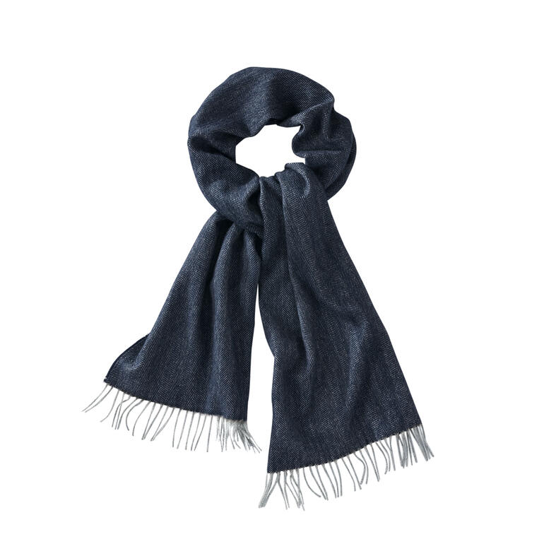Écharpe en cachemire basique gris foncé avec des franges.