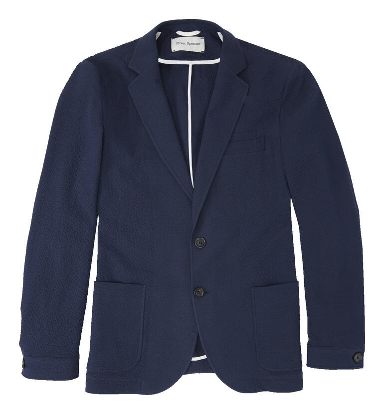 Blazer en seersucker bleu marine avec deux poches et un bouton vu de face.