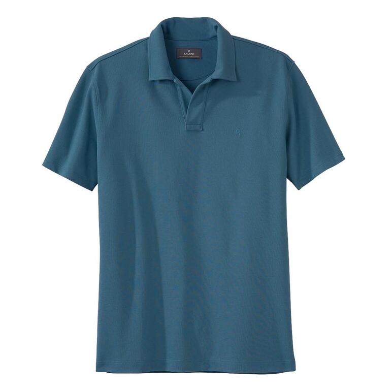 Polo Ragman Pima-Pikee bleu foncé, posé sur une table.