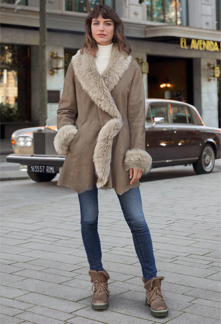 Manteau en Merino-lambskin Wonderfell avec jeans skinny