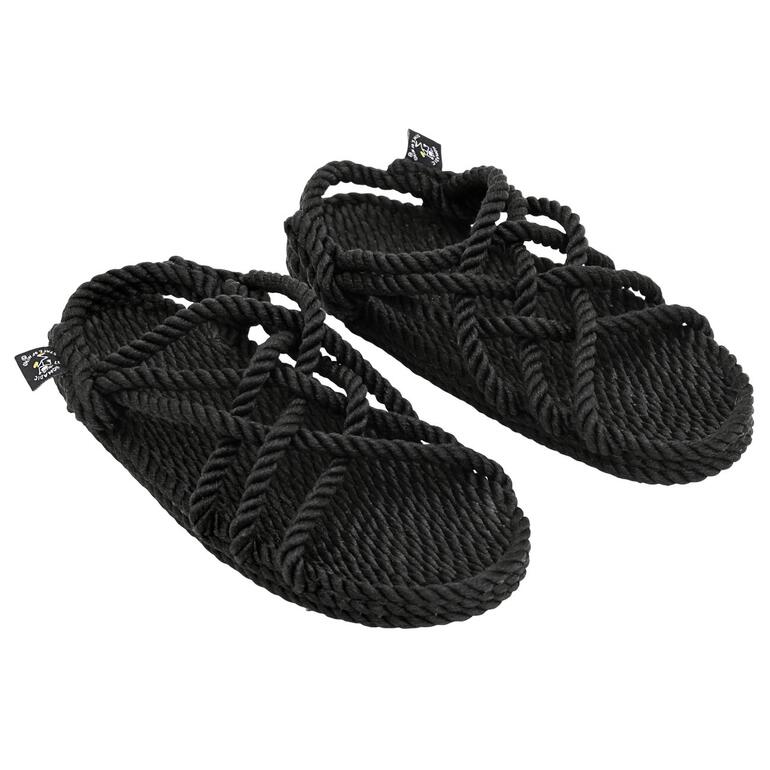 Deux sandales en corde noires côte à côte, design tressé.