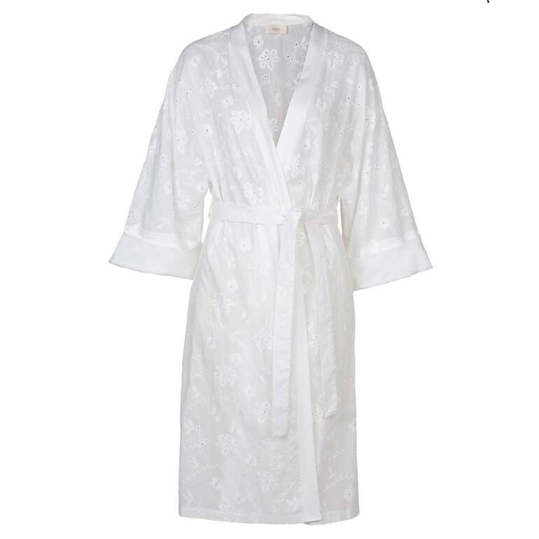 Robe de chambre avec broderies florales Pluto Robe de chambre blanche avec motif floral, vue de face avec ceinture.