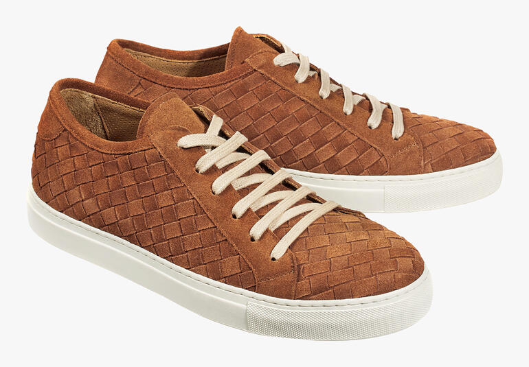 Paire de sneakers tressés bruns Casanova avec lacets blancs