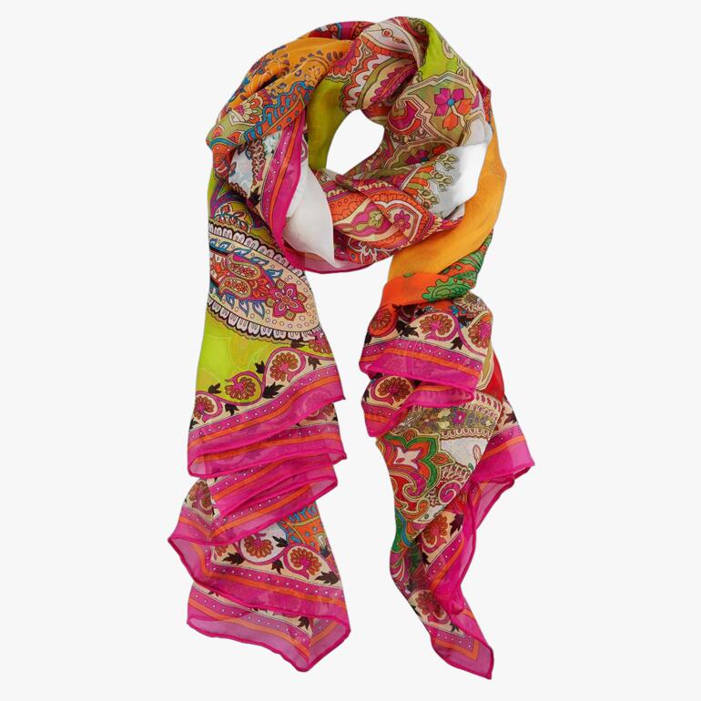 Foulard en soie coloré avec différents motifs.