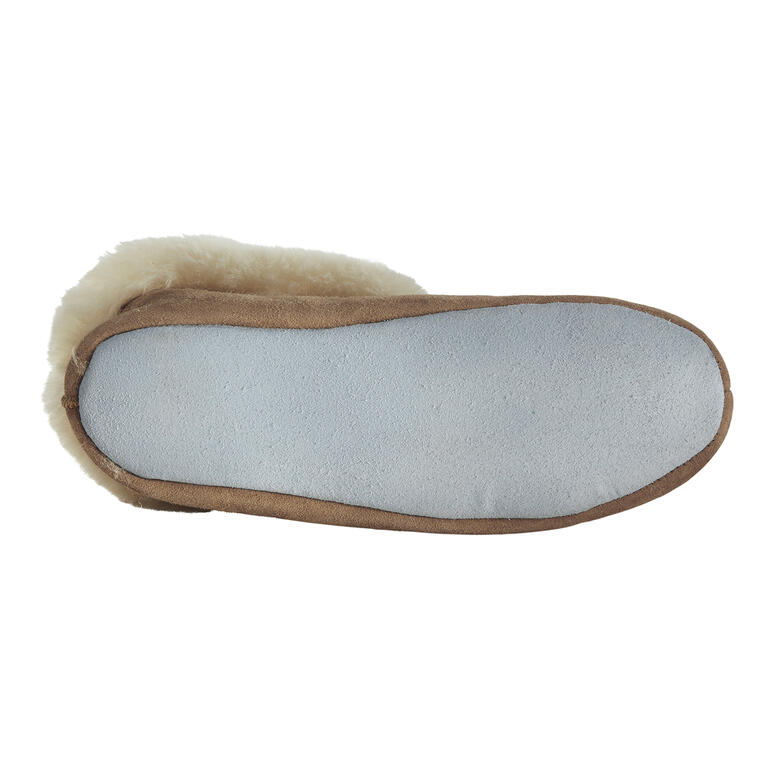 Vue du bas des bottes en laine d'agneau beiges avec une semelle douce.