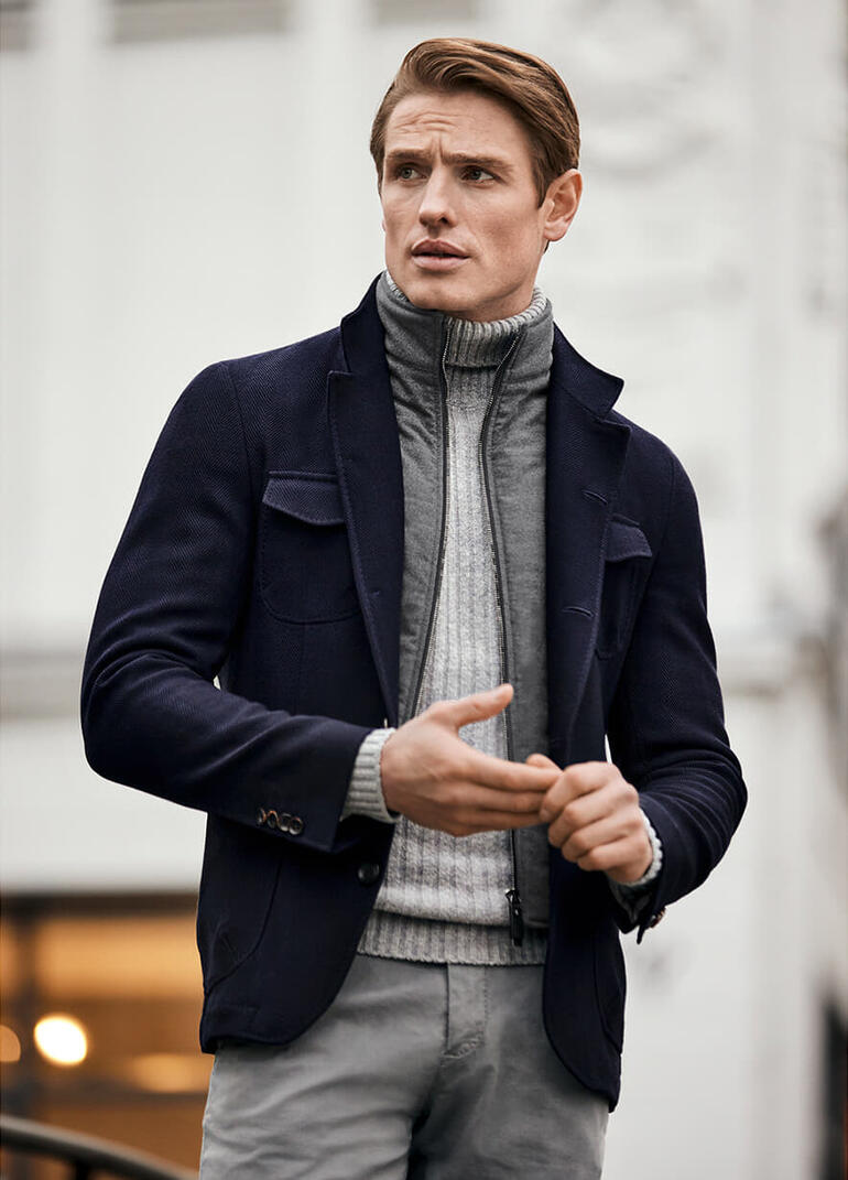 Veste Windstopper bleu foncé de Carl Gross avec col montant et poches.