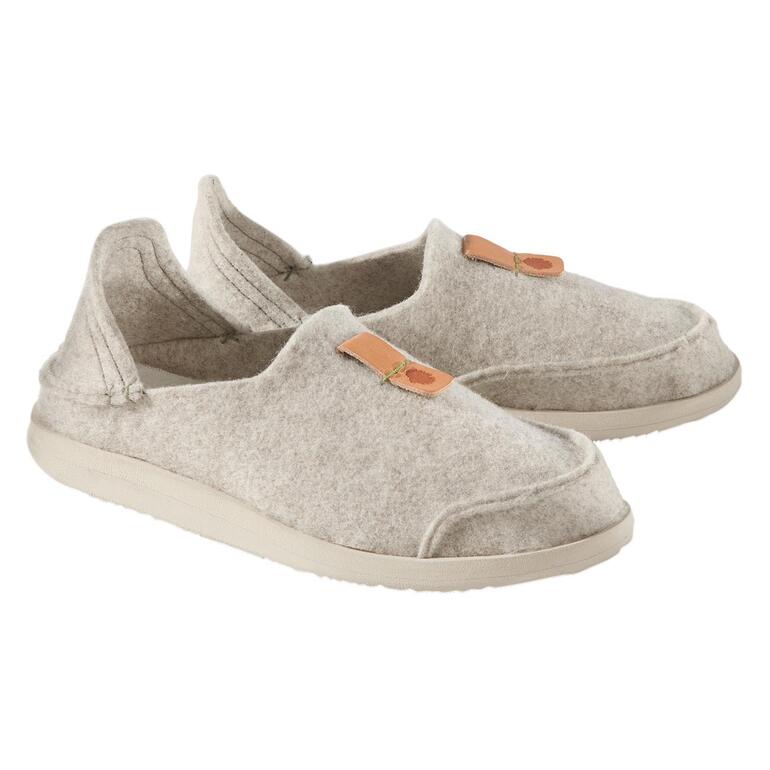 Chaussons en feutre Satorisan Uwabaki en gris clair, vue paire.