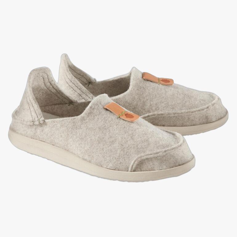 Chaussons en feutre Satorisan Uwabaki en gris clair, vue paire.