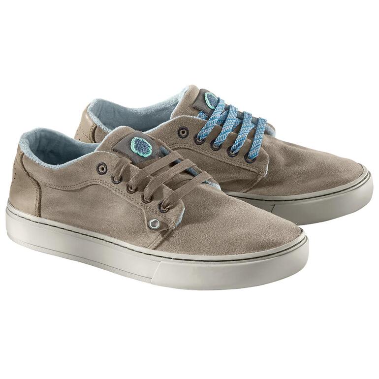 Heisei Satorisan Paire de chaussures Satorisan Heisei en brun clair avec des lacets.
