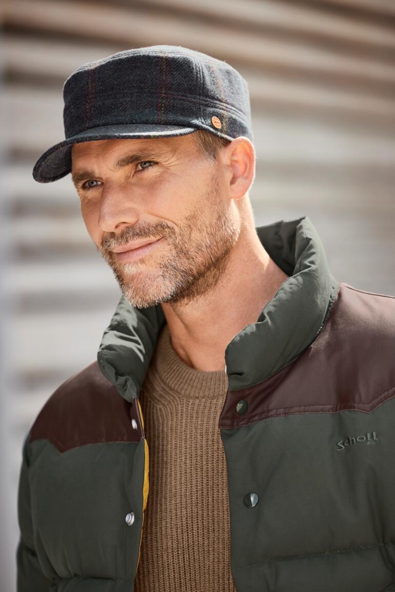 Képi élégant en laine Shetland de Mayser, porté par un homme.