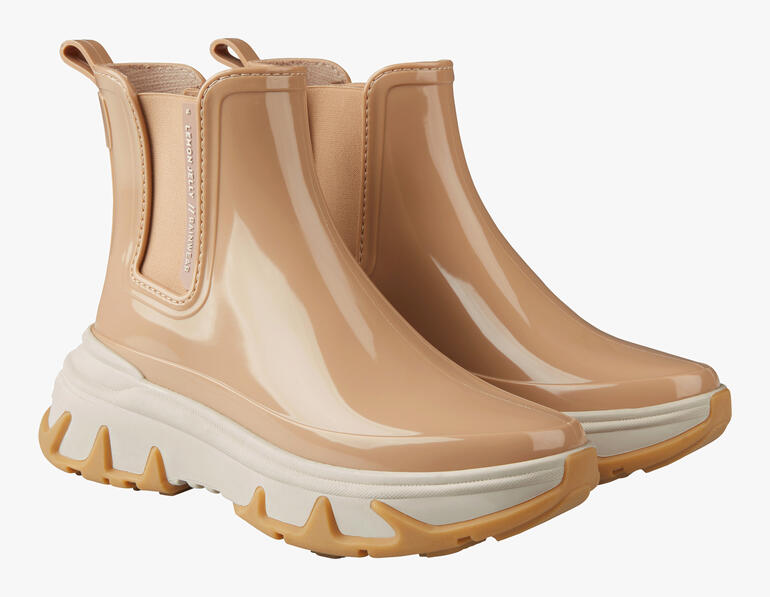 Bottes Chelsea en sneaker beige en paire.