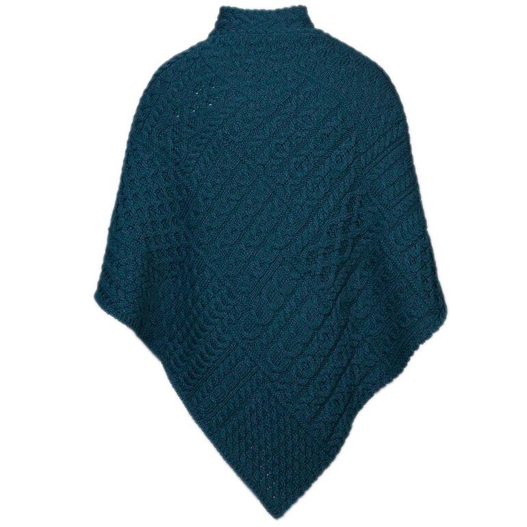 Bleu atlantique Vue arrière du poncho Aran IrelandsEye en couleurs aquamarine.