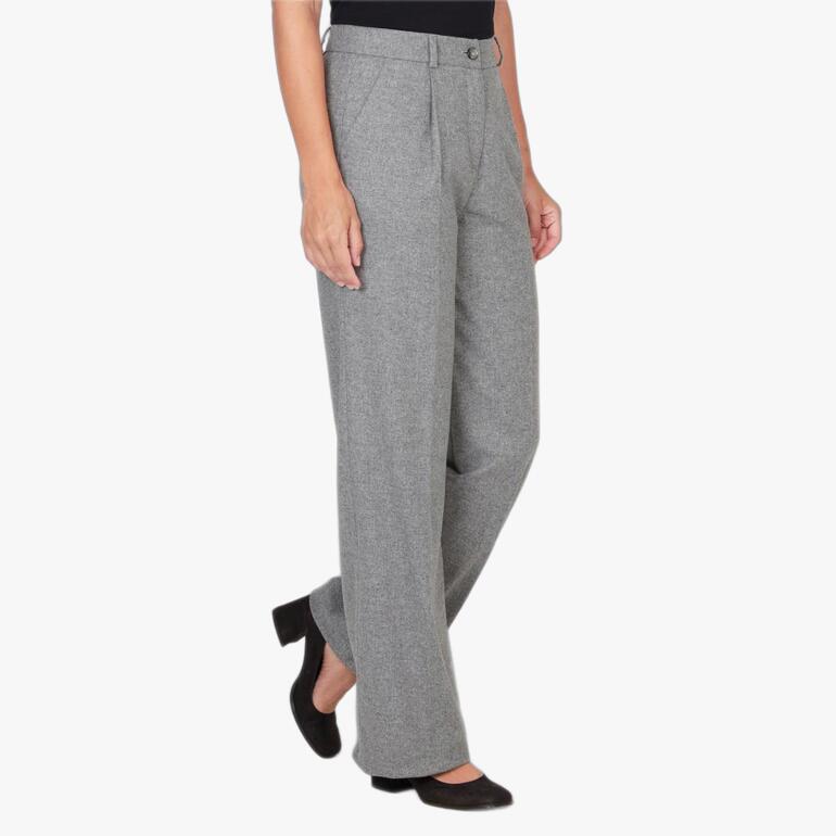 Vue latérale d'un pantalon en laine grise en mouvement.