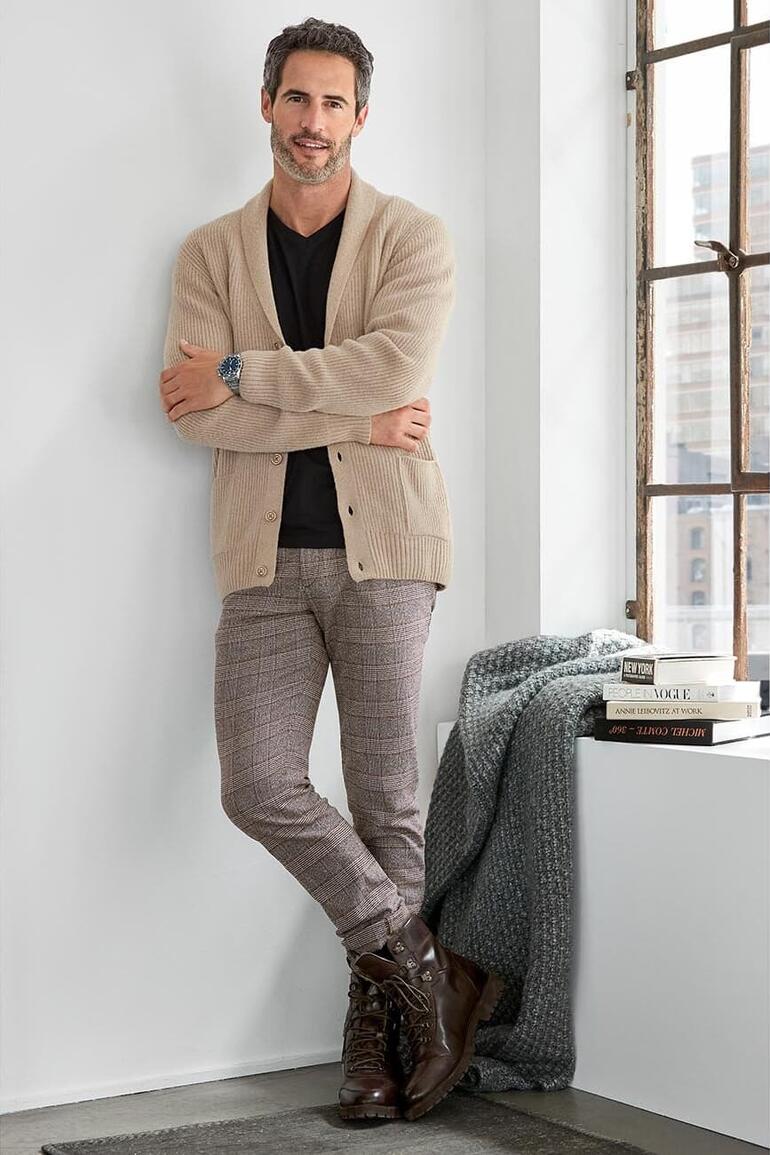 Cardigan en poil de chameau Junghans 1954 Homme en ensemble de 2 t-shirts basiques, décontracté dans la pièce