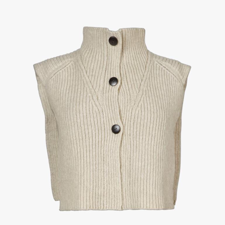 Col beige avec trois boutons noirs.