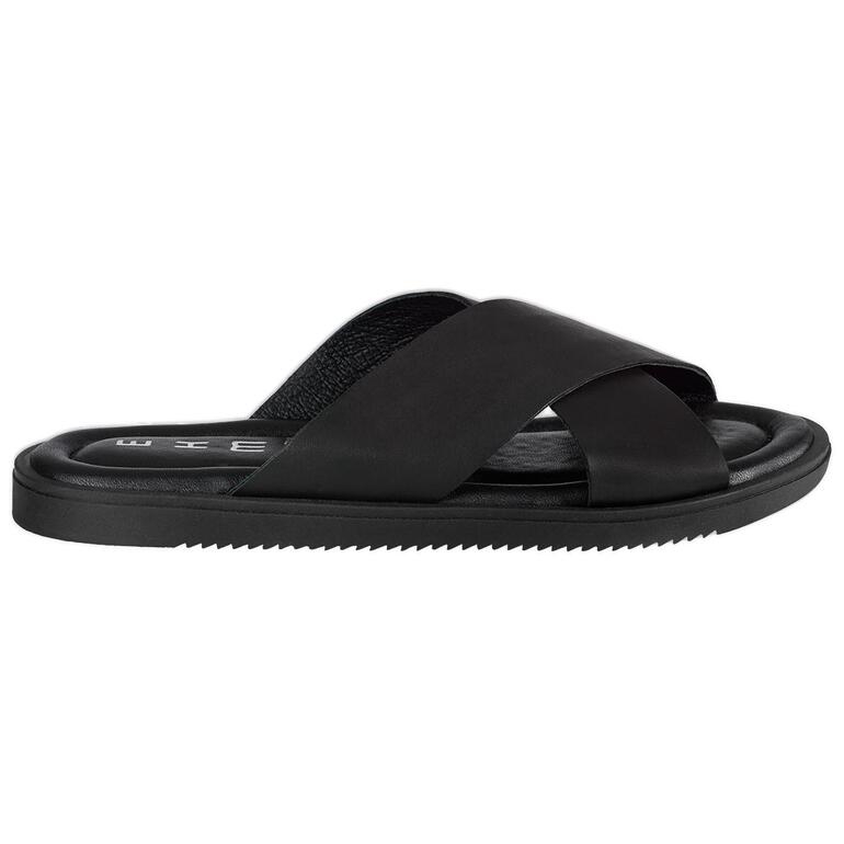 Noir Vue latérale d'une pantoufle en cuir noir sur fond blanc