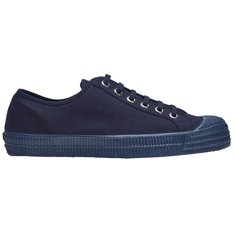 Sneaker Star Master Novesta Vue latérale d'une chaussure Novesta Sneaker Star Master en marine.
