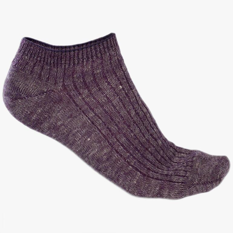 Chaussettes de sport en lin violettes, taille 36-37, sur un fond blanc