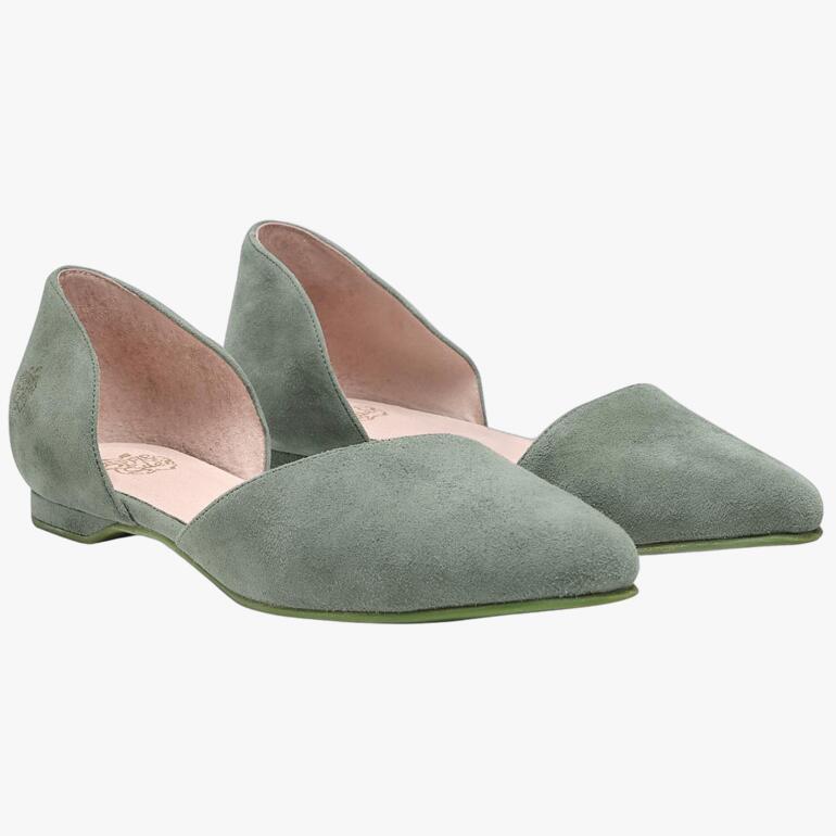 Ballerine en velours vert d'Apple of Eden, vue en paire.