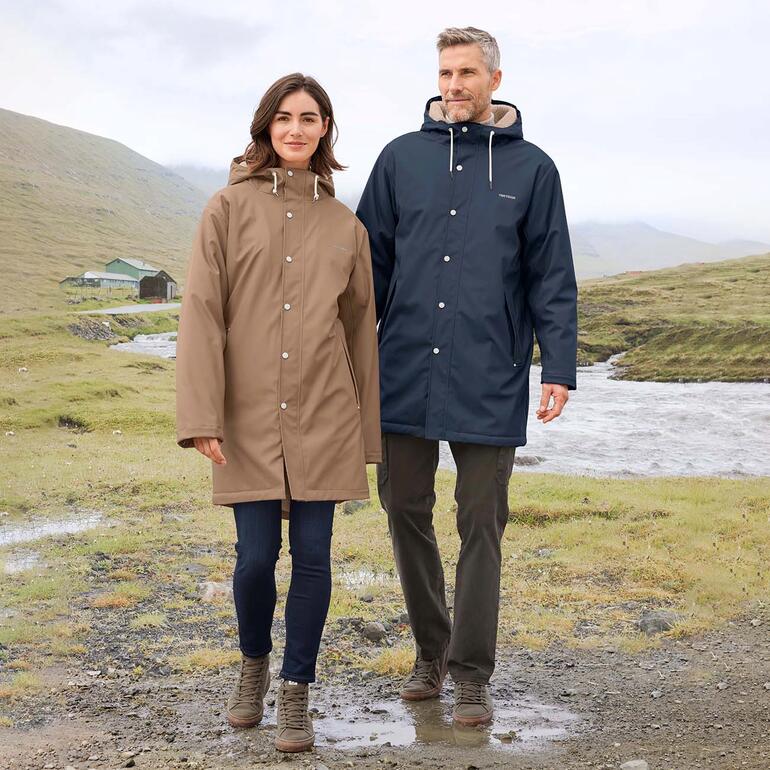 Manteau de pluie Tretorn en beige sur fond blanc.