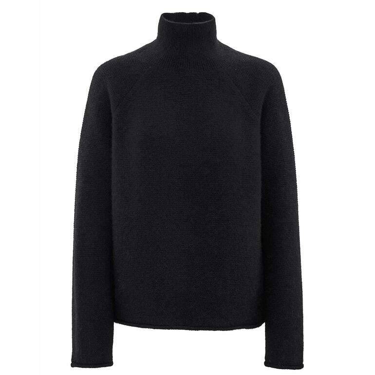 Pull boxy noir à col montant.