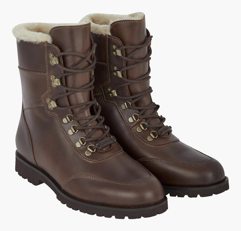 Bottines en peau de mouton marron avec lacets, vue de côté.