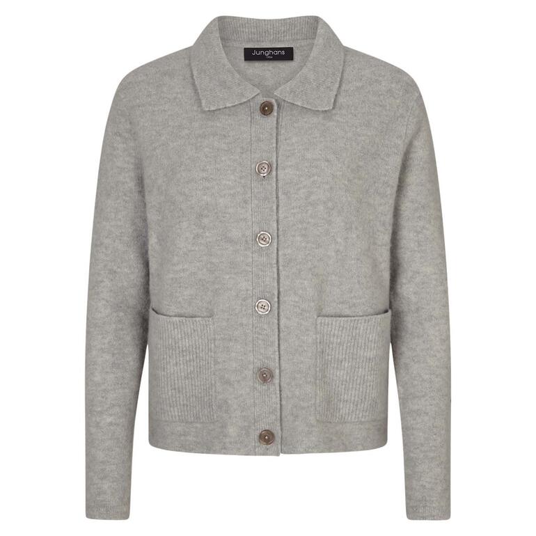 Cardigan gris avec des boutons et des poches, à plat sur un fond clair.