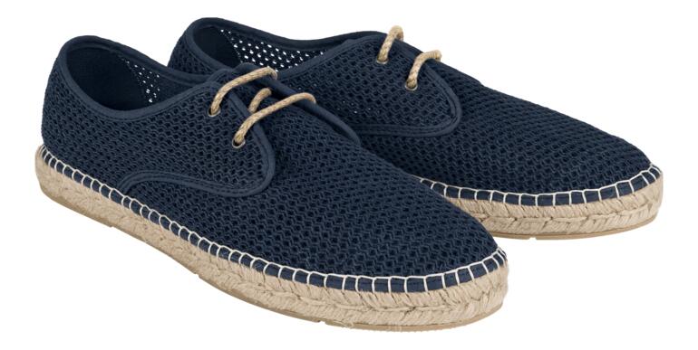 Chaussure d'été en maille bleue marine avec semelle en jute, vue latérale.