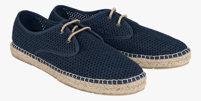 Chaussure d'été en maille bleue marine avec semelle en jute, vue latérale.