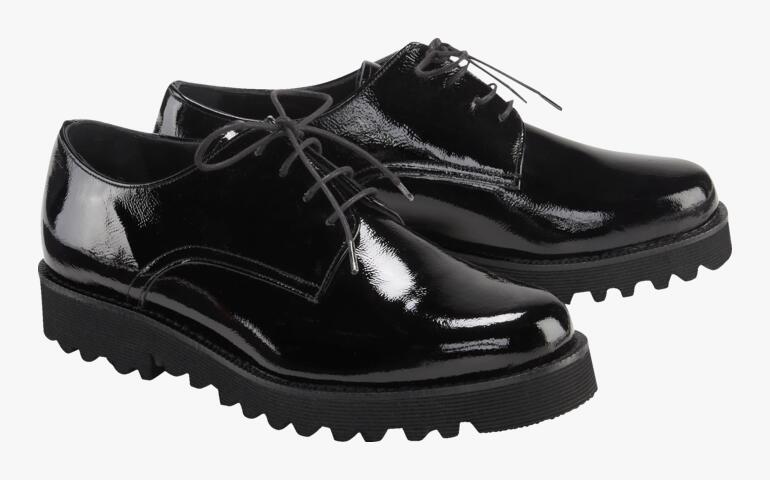Chaussures derby noires en naplak ultraléger de Casanova, vue de devant.