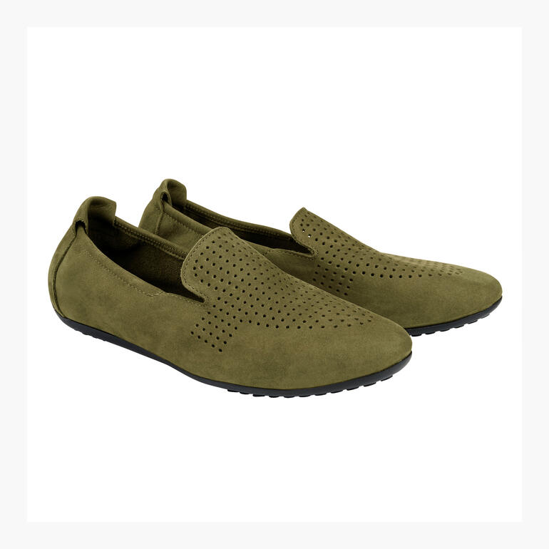 Mocassins d'été arche en vert olive, vue paire avec design perforé