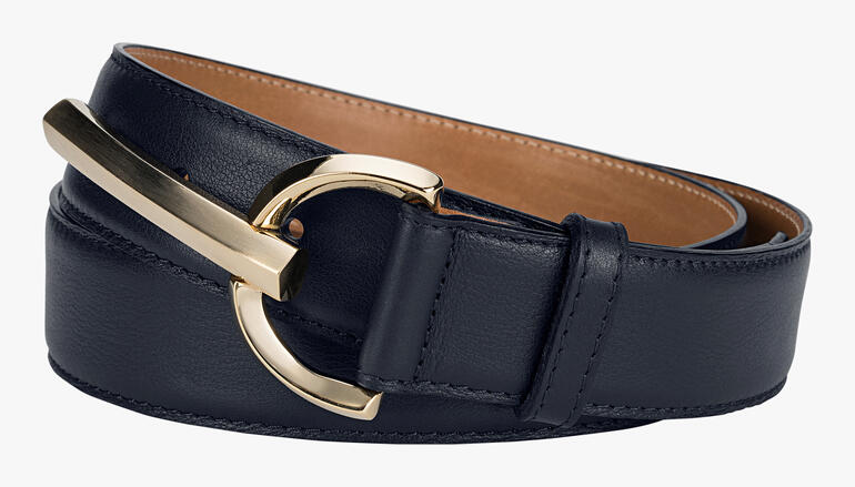 Ceinture de luxe pour femme de Ludwig Schröder en bleu foncé avec boucle dorée.