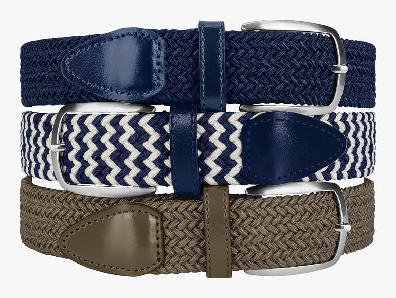 Trois ceintures élastiques en bleu, beige, et marine avec différentes boucles en métal