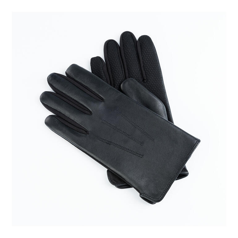 Homme Gants en cuir noirs sur fond blanc.