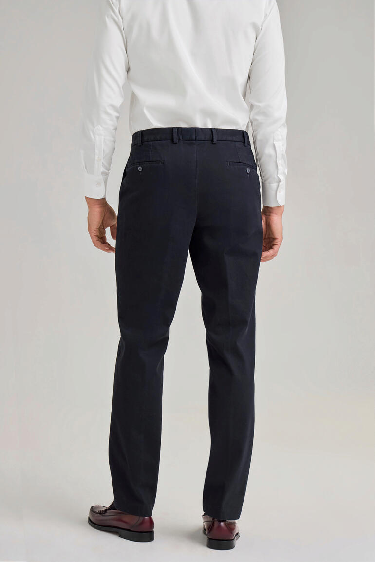 Marine Vue arrière d'un pantalon chino noir Hiltl Allwetter-Thermo